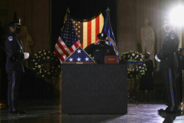 WATCH: Members of Congress pay their respects to fallen Capitol Police officer