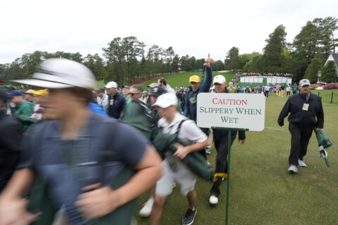 Bryson DeChambeau puts on a Masters clinic and takes a 1-shot lead over Scottie Scheffler