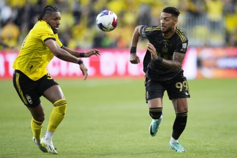 Crew race to 2-goal lead in 1st half, hold on to beat LAFC 2-1 for 3rd MLS Cup