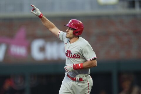 Realmuto homers after an intentional walk to Harper to help Phillies beat Nationals 5-2