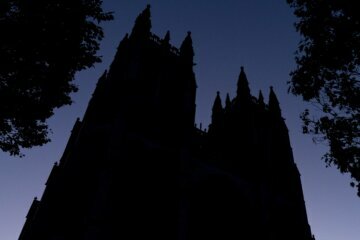 WATCH: Washington National Cathedral honors 800,000 Americans who died of COVID-19