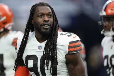 Carolina Panthers agree to terms with Jadeveon Clowney to bolster pass rush