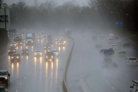 Flood watch ends as gusty winds start to move into DC region